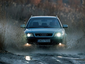 Mud, Audi Allroad, Front