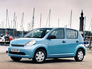 yacht, Daihatsu Sirion, Harbour