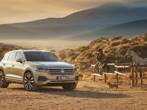 ranch, Volkswagen Touareg, Horse