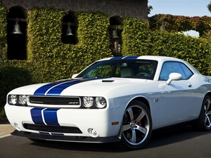 Dodge Challenger SRT8, house