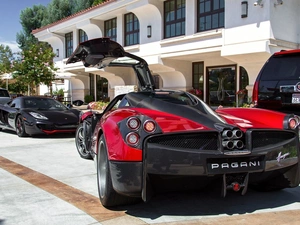 House, Pagani, parking