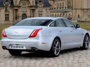 Jaguar XJ, Back
