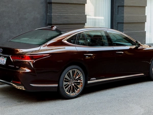 Lexus LS, Hybrid