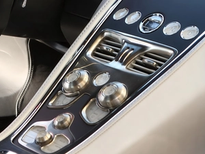 Aston Martin One-77, Cockpit