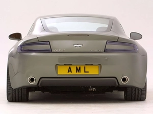 Aston Martin V8 Vantage, Back