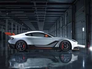 Aston Martin Vantage GT12, side