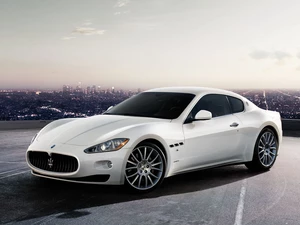 White, Maserati Gran Turismo S