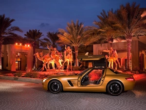 Golden, Mercedes SLS AMG