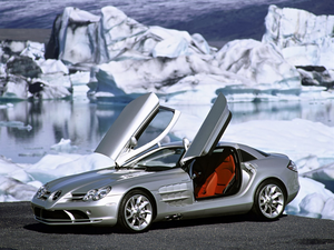 Mercedes SLR, rocks