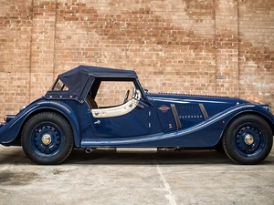 Morgan 4/4 80th Anniversary Edition, wall, brick, 2016