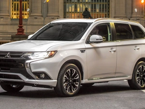 White, Mitsubishi Outlander PHEV