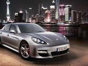 Porsche Panamera, Automobile