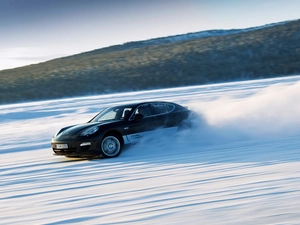 Porsche Panamera, snow