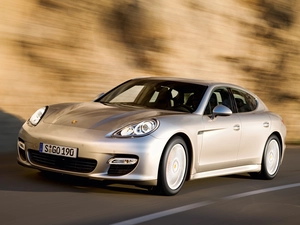 Porsche Panamera, Street