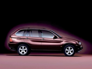 Bmw X5, Right profile