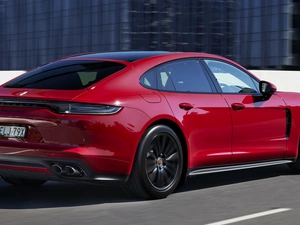 Porsche Panamera GTS, Red