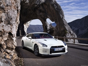 Way, Nissan GTR, Rocks