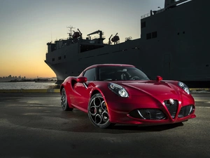 Alfa Romeo 4C, wharf, ship