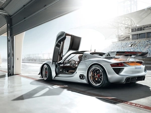 Porsche 918 RSR Coupe Tor, scene