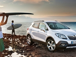 surfers, Opel Mokka, sea