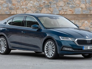 Front, Skoda Octavia, side