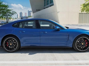 Porsche Panamera Turbo, side