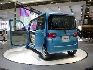 Doors, Daihatsu Tanto, sliding