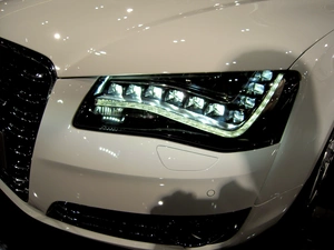 Audi A8 D4, spotlight