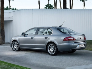 driveway, silver, Skoda Superb