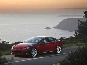 Tesla, Model S