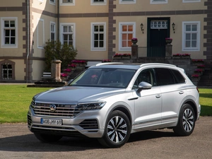 2020, silver, Volkswagen Touareg