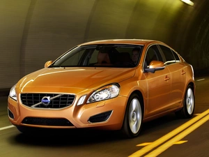Volvo S-60, tunnel
