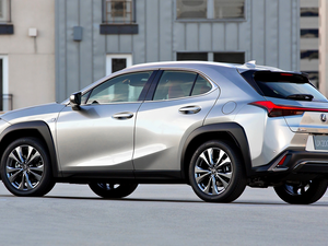 House, silver, Lexus UX200