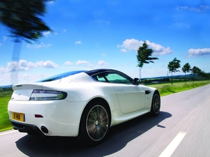 traction, Aston Martin V8 Vantage, Properties