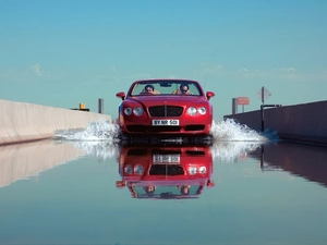 Bentley Continental GTC, water