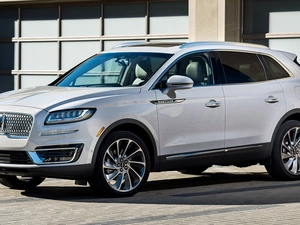 White, Lincoln Nautilus