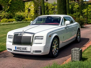 Front, White, Rolls-Royce Phantom