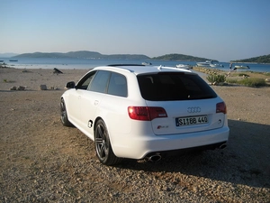White, Audi RS6