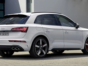 White, Audi SQ5