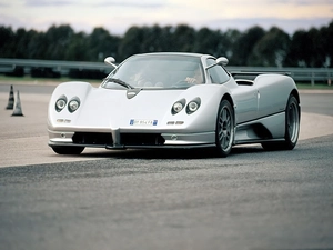Pagani Zonda, on the rail